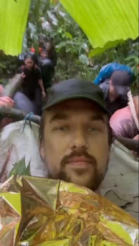 WFA 1 - Essential Absolvent organisiert seine eigene Rettung aus dem indonesischen Dschungel