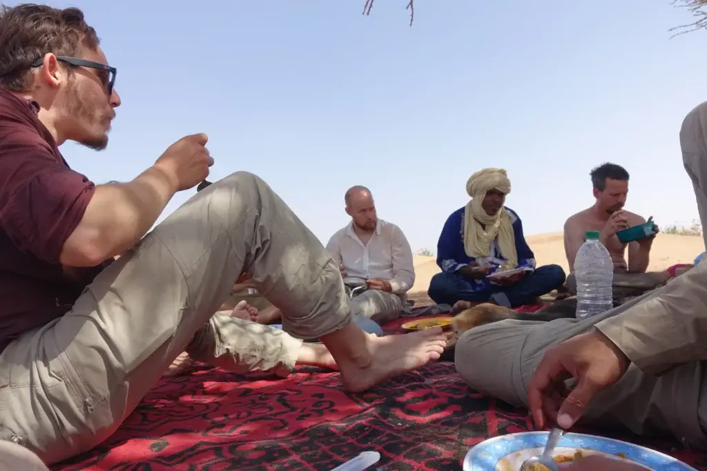 Pipistammtisch auf einer Wandermut Sahara Tour.